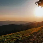Beskidzka Stodola Przy Szlaku Z Pieknym Widokiem Zlatna