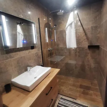 Beskidzka Stodola Przy Szlaku Z Pieknym Widokiem Zlatna