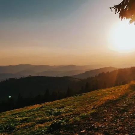 Beskidzka Stodola Przy Szlaku Z Pieknym Widokiem Zlatna