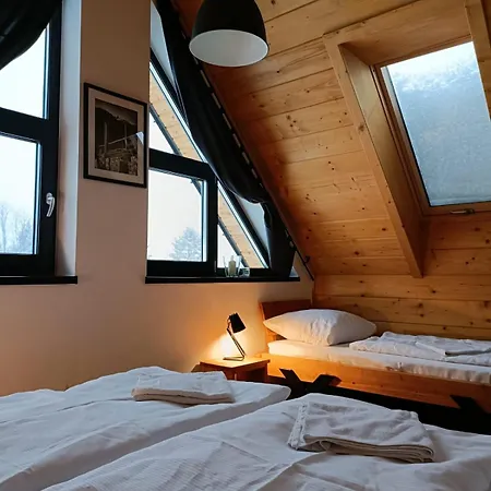 Beskidzka Stodola Przy Szlaku Z Pieknym Widokiem Zlatna