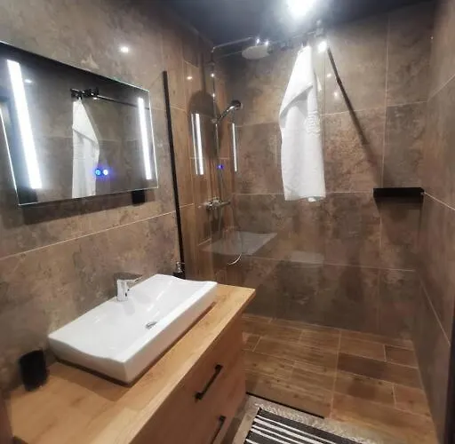 Beskidzka Stodola Przy Szlaku Z Pieknym Widokiem Zlatna