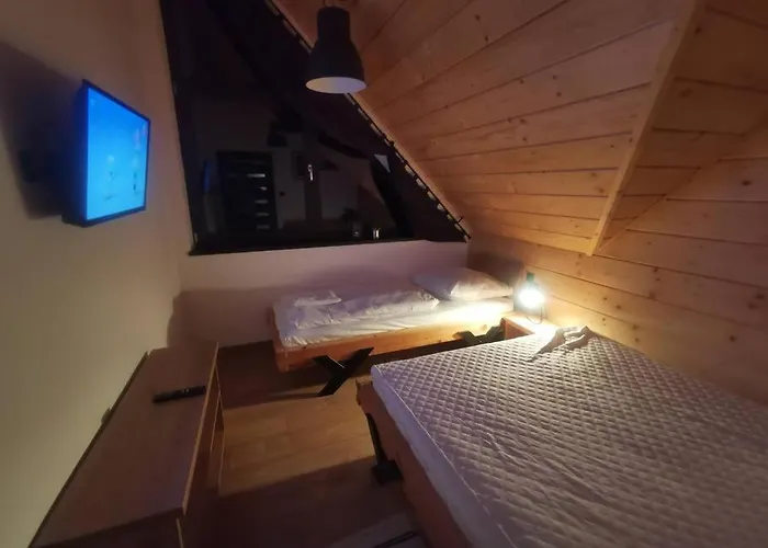 Beskidzka Stodola Przy Szlaku Z Pieknym Widokiem Zlatna