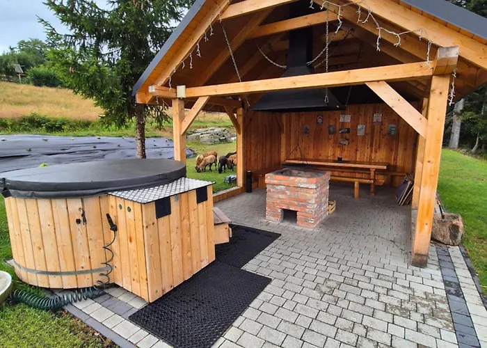 Beskidzka Stodola Przy Szlaku Z Pieknym Widokiem Zlatna